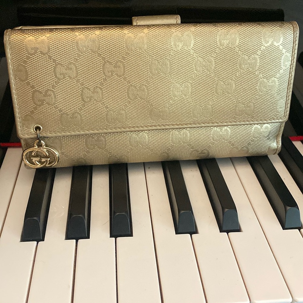 Gucci Supreme Imprime Gold Wallet with original Gucci Charm